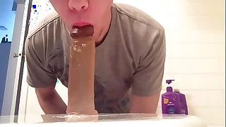 Amateur Mart guy sloppy dildo deepthroat -On now Link in profile!